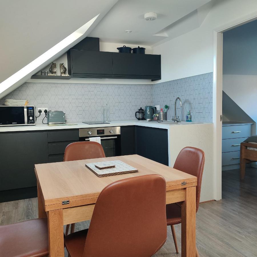 Delightful & Picturesque Modern Detached Apartment, Next To Chester Zoo, Near Park And Ride To City Centre Dış mekan fotoğraf