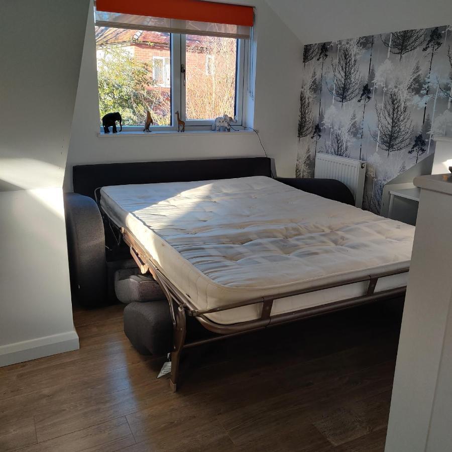 Delightful & Picturesque Modern Detached Apartment, Next To Chester Zoo, Near Park And Ride To City Centre Dış mekan fotoğraf