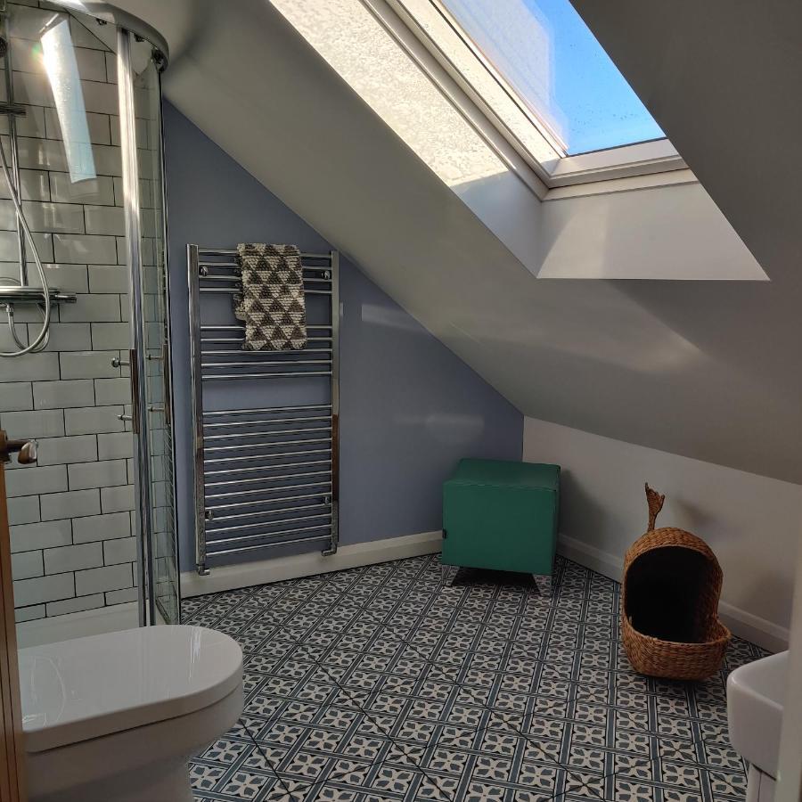 Delightful & Picturesque Modern Detached Apartment, Next To Chester Zoo, Near Park And Ride To City Centre Dış mekan fotoğraf