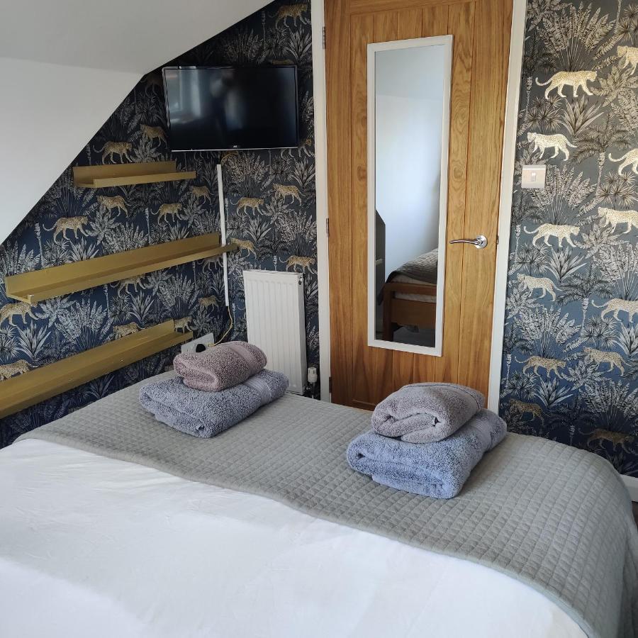 Delightful & Picturesque Modern Detached Apartment, Next To Chester Zoo, Near Park And Ride To City Centre Dış mekan fotoğraf