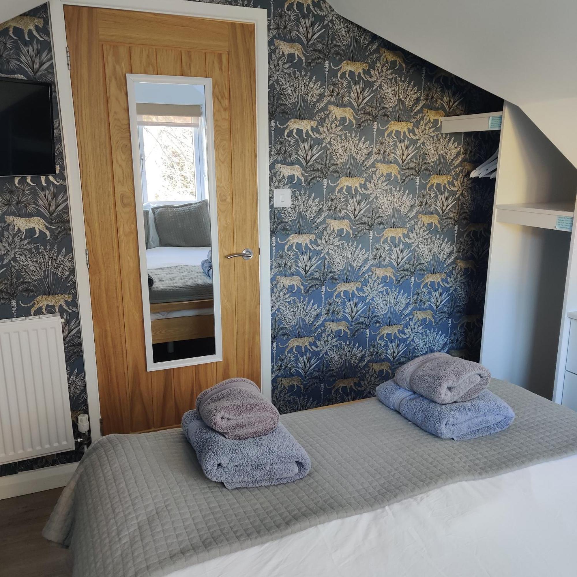 Delightful & Picturesque Modern Detached Apartment, Next To Chester Zoo, Near Park And Ride To City Centre Dış mekan fotoğraf