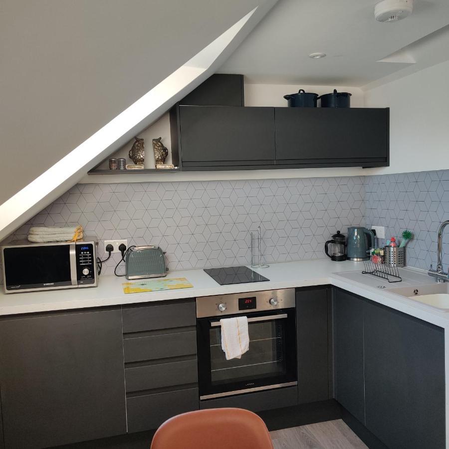 Delightful & Picturesque Modern Detached Apartment, Next To Chester Zoo, Near Park And Ride To City Centre Dış mekan fotoğraf